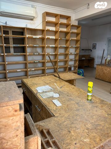 חנויות/ שטח מסחרי, שדרות הנשיא וייצמן 26, מרכז העיר, חדרה