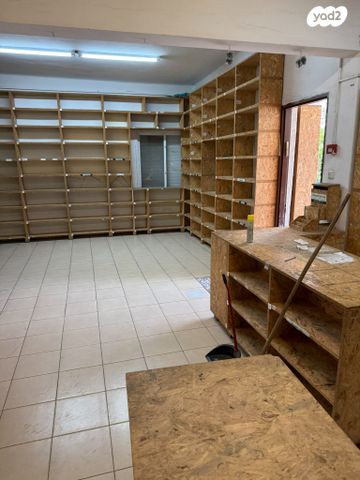 חנויות/ שטח מסחרי, שדרות הנשיא וייצמן 26, מרכז העיר, חדרה