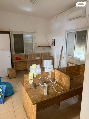 חנויות/ שטח מסחרי, שדרות הנשיא וייצמן 26, מרכז העיר, חדרה