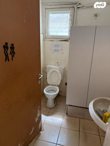 חנויות/ שטח מסחרי, שדרות הנשיא וייצמן 26, מרכז העיר, חדרה