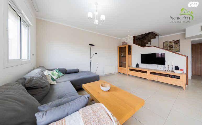 דו משפחתי, הנגב, אריאל