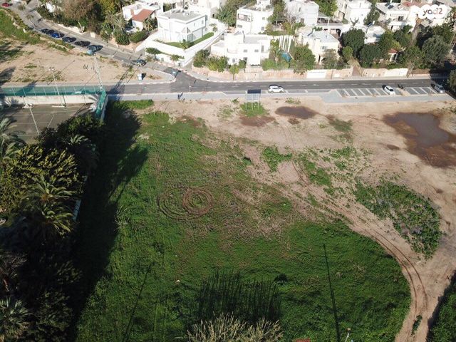מגרשים, הזמר העברי, הרצליה ב', הרצליה