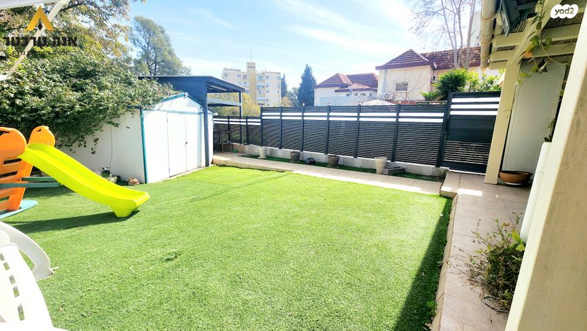 דו משפחתי, השושנים, הפרסה, כרמיאל