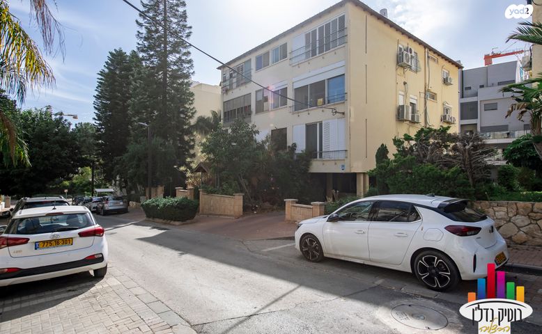 דירה, אלי כהן, הרצליה