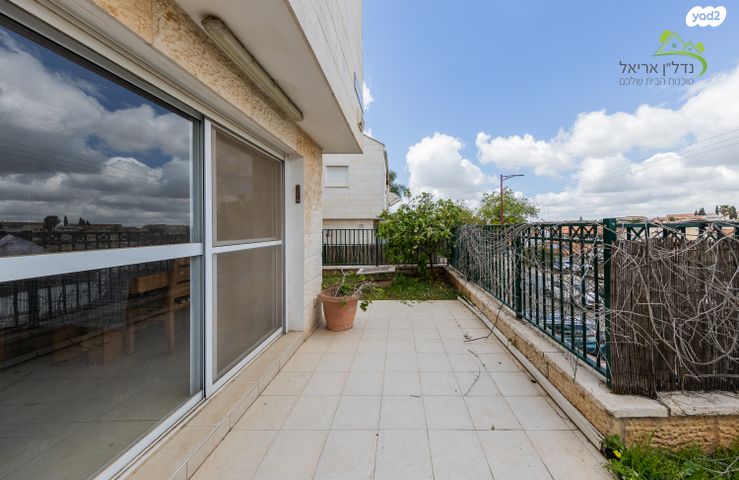 דו משפחתי, הנגב, אריאל