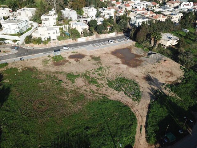 מגרשים, הזמר העברי, הרצליה ב', הרצליה