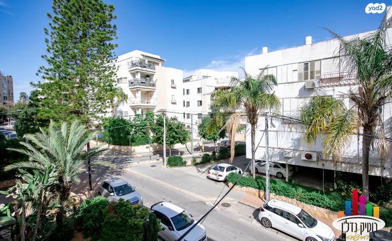 דירה, אלי כהן, הרצליה