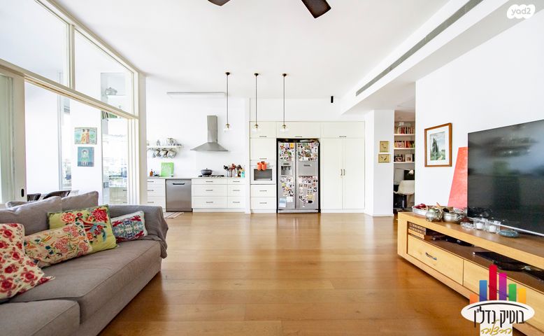 דירה, אלי כהן, הרצליה