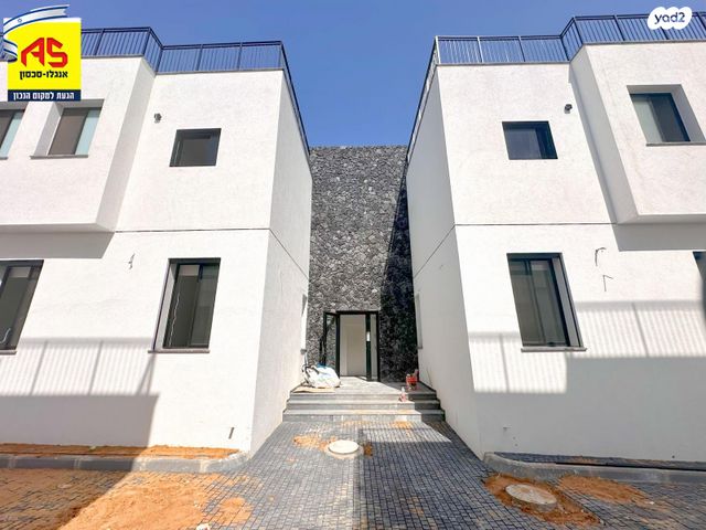 גג/ פנטהאוז, שכונה 4, תל מונד