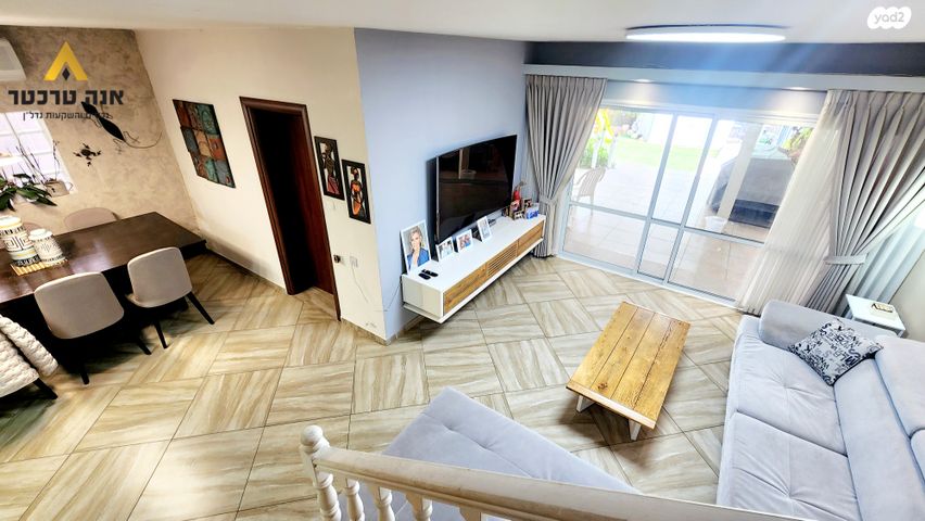 דו משפחתי, השושנים, הפרסה, כרמיאל