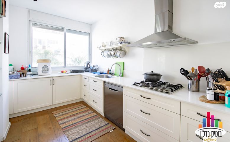 דירה, אלי כהן, הרצליה