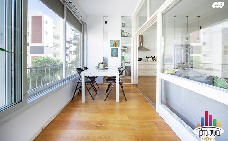 דירה, אלי כהן, הרצליה