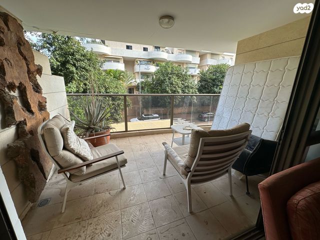 דירה, הלוטוס, קרית הפרחים - 2005, רעננה