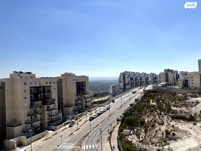 השלושה 2
