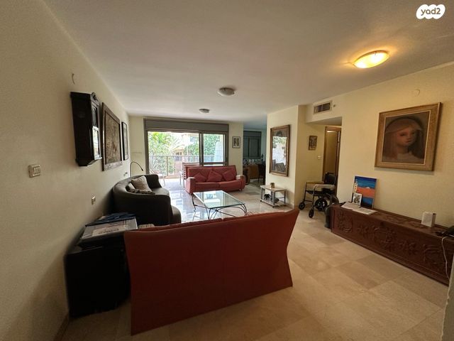 דירה, הלוטוס, קרית הפרחים - 2005, רעננה