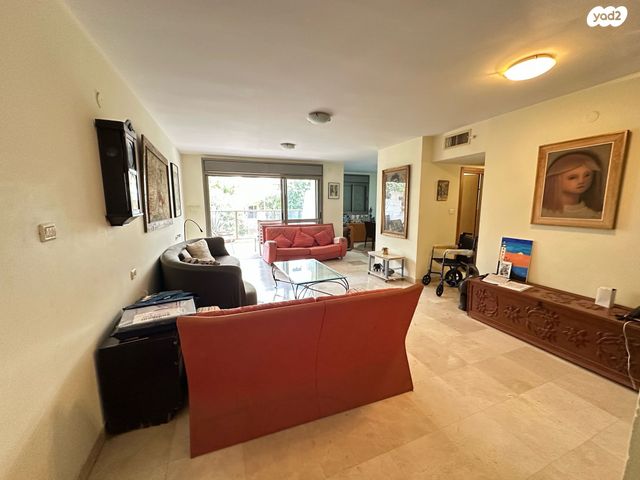 דירה, הלוטוס, קרית הפרחים - 2005, רעננה