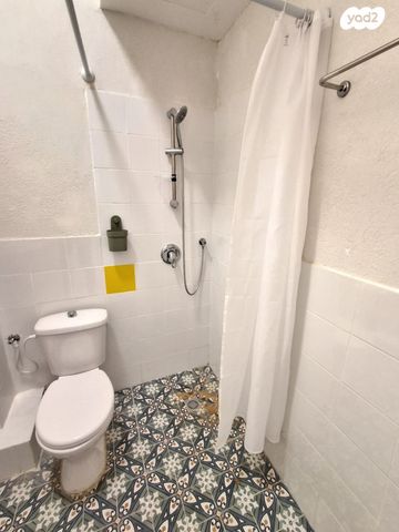 דירה, מדרגות שוקרי 14, העיר התחתית, ואדי סאליב, חיפה