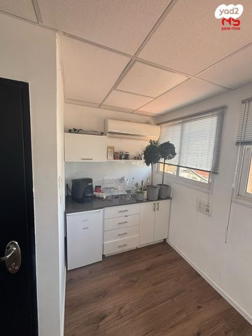 משרדים, המייסדים, זכרון יעקב