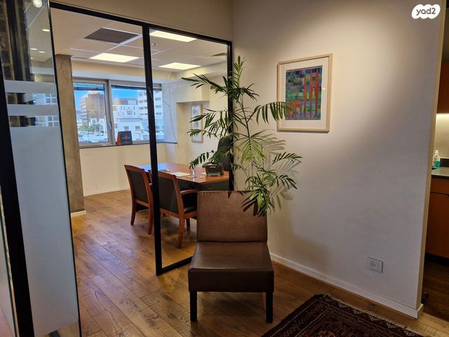 מונטיפיורי, הרכבת