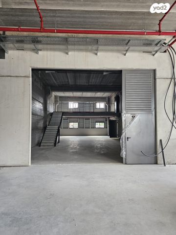 מחסנים, פתח תקווה