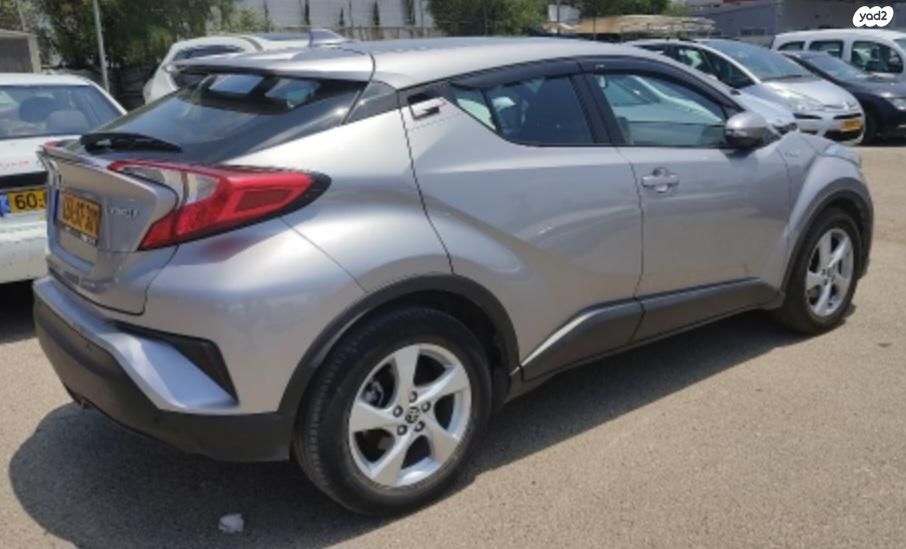 מודעת רכב טויוטה C-HR