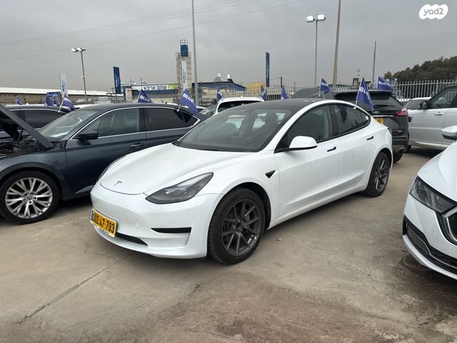 מודעת רכב טסלה מודל 3