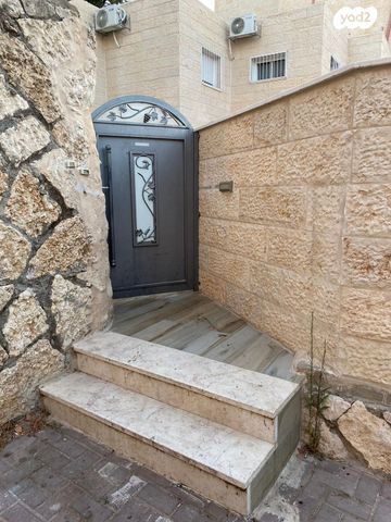 דירת גן, הרבי מזוועהיל 29, הדקל, ביתר עילית