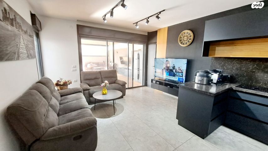 גג/ פנטהאוז, נווה גן, פתח תקווה