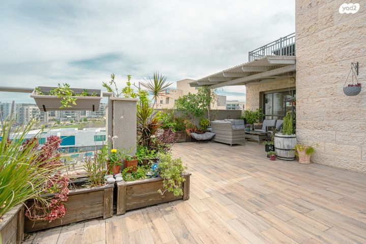 גג/ פנטהאוז, שוהם 94, אבני חן, חריש