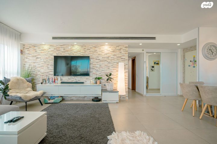 גג/ פנטהאוז, שוהם 94, אבני חן, חריש