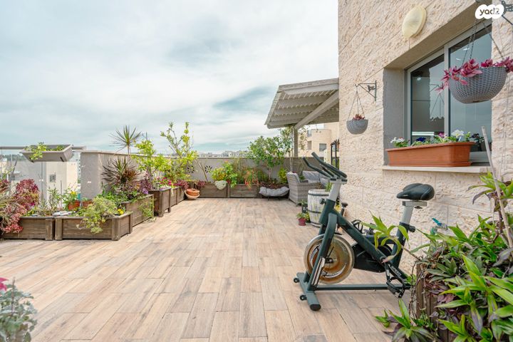 גג/ פנטהאוז, שוהם 94, אבני חן, חריש