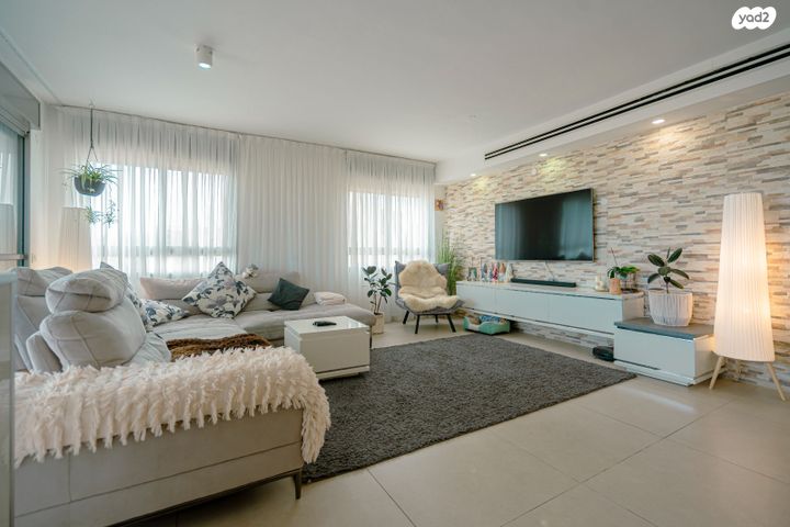 גג/ פנטהאוז, שוהם 94, אבני חן, חריש