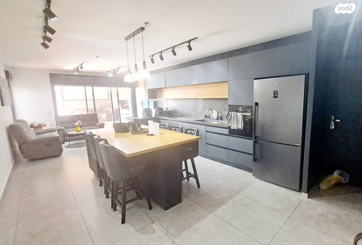 גג/ פנטהאוז, נווה גן, פתח תקווה