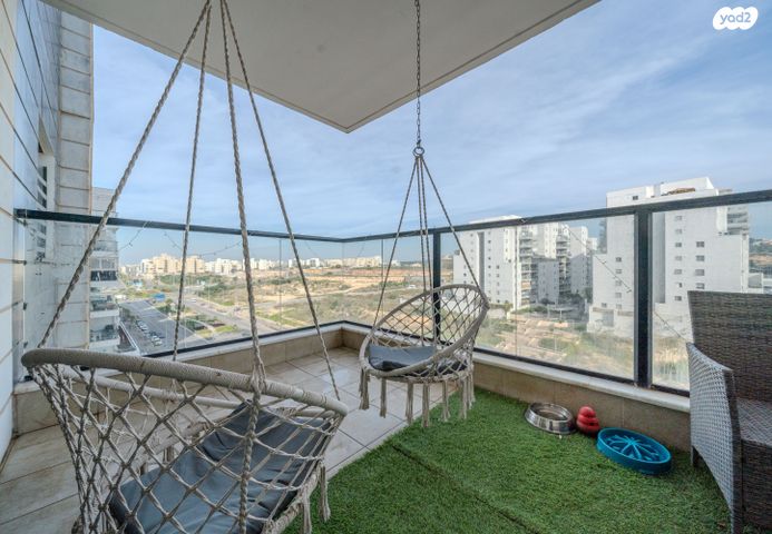 דירה, דרך ארץ 76, הפרחים, חריש