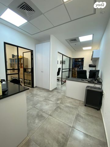 משרדים, בנימינה גבעת עדה