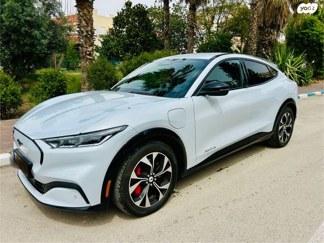 מודעת רכב פורד מוסטנג Mach-E