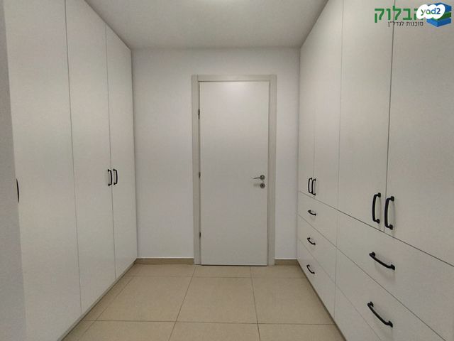 דירה, אורנה פורת, הרקפות, ראשון לציון