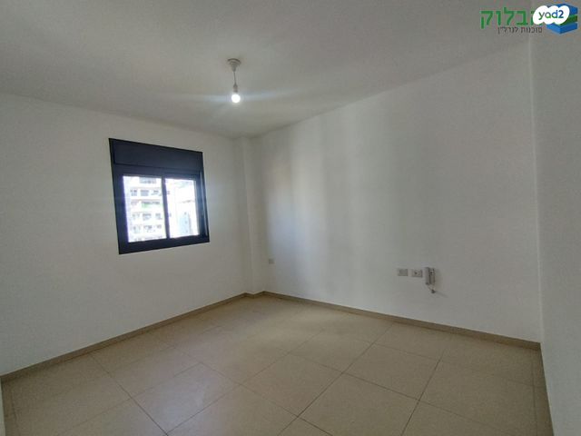 דירה, אורנה פורת, הרקפות, ראשון לציון