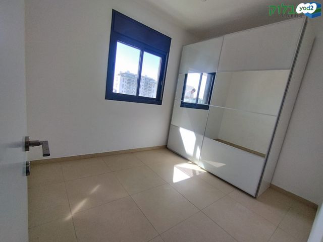 דירה, אורנה פורת, הרקפות, ראשון לציון