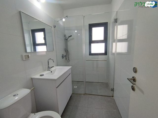 דירה, אורנה פורת, הרקפות, ראשון לציון