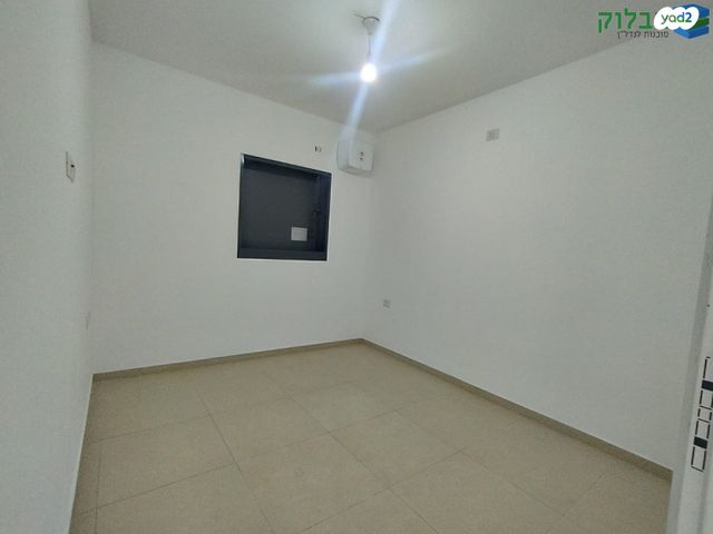 דירה, אורנה פורת, הרקפות, ראשון לציון