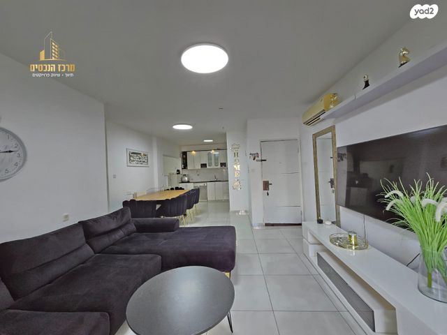 דירת גן, שמואל תמיר כצנלסון, פסגת זאב, ירושלים