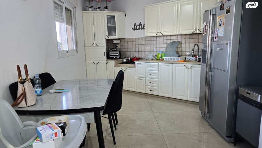 דירה, הקנה, צמח השדה, מעלה אדומים