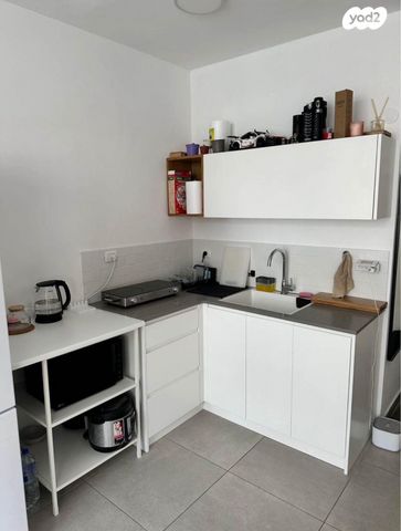 דירה, דניאל 46, לב העיר, בת ים