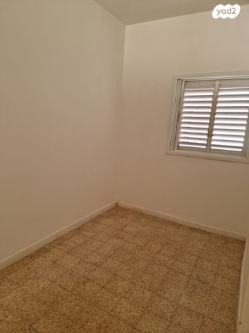 דירה, טשרניחובסקי 26, לב העיר, בת ים