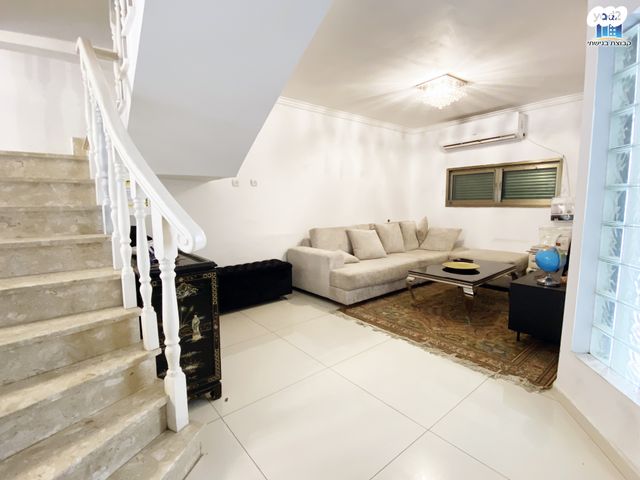 בית פרטי/ קוטג', המגילה 83, נווה חוף, ראשון לציון