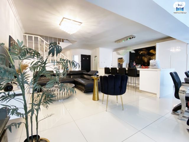 בית פרטי/ קוטג', המגילה 83, נווה חוף, ראשון לציון