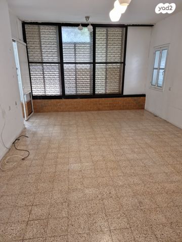 דירה, טשרניחובסקי 26, לב העיר, בת ים