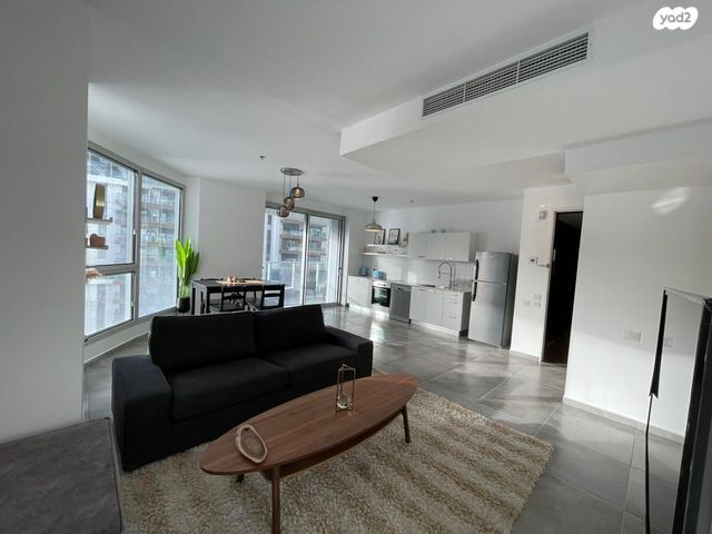 דירה, גרציאני יצחק 6, גני שרונה, קרית הממשלה, תל אביב יפו