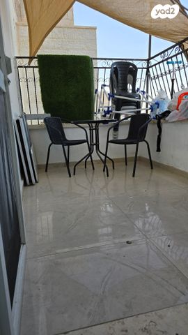 דירה, הקנה, צמח השדה, מעלה אדומים